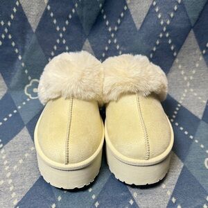 Glaze Cream Platform Shoes with Faux Fur